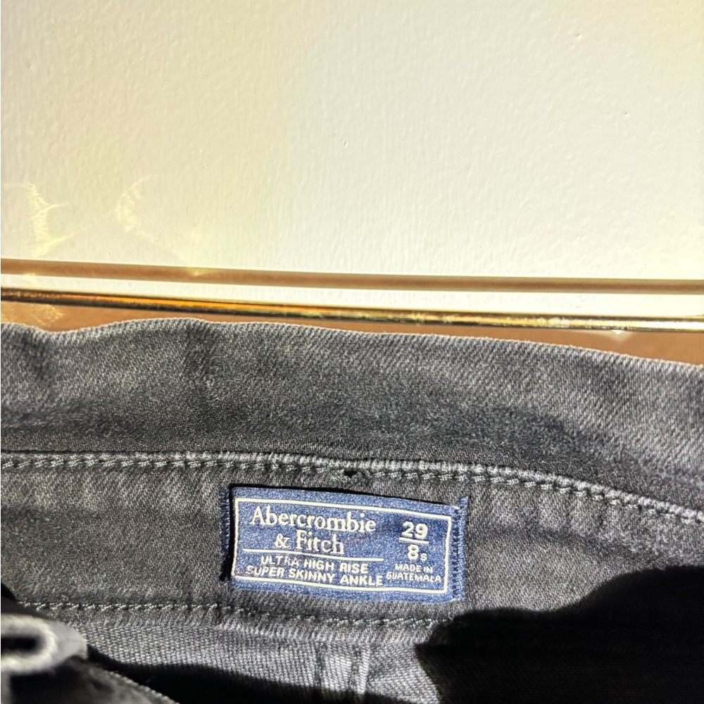 Abercrombie & Fitch Women’s Dark Jeans - Picture 3 of 3